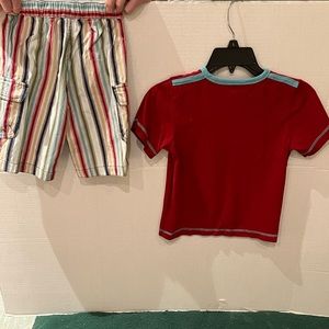 Hanna Andersson long Cargo Shorts w drawstring and T-shirt. Excellent condition.